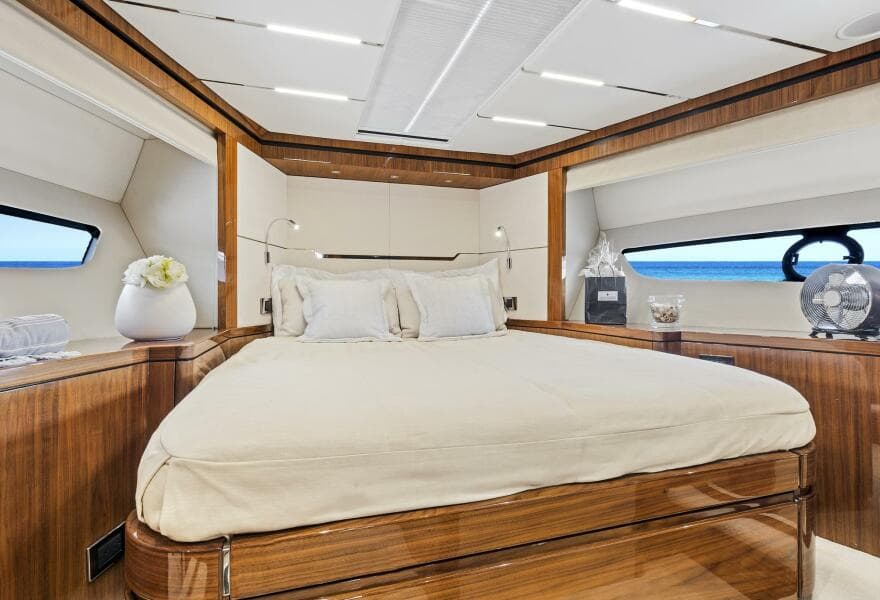 2017 Sunseeker 68 Sport Yacht