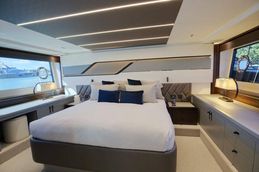 2023 Sunseeker Sport Yacht