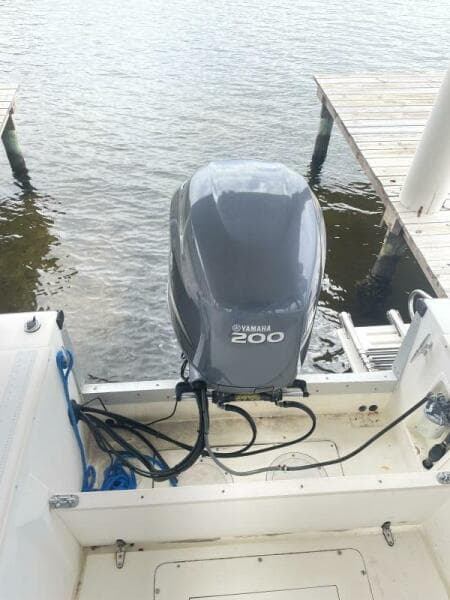 1992 Mako 221 CC