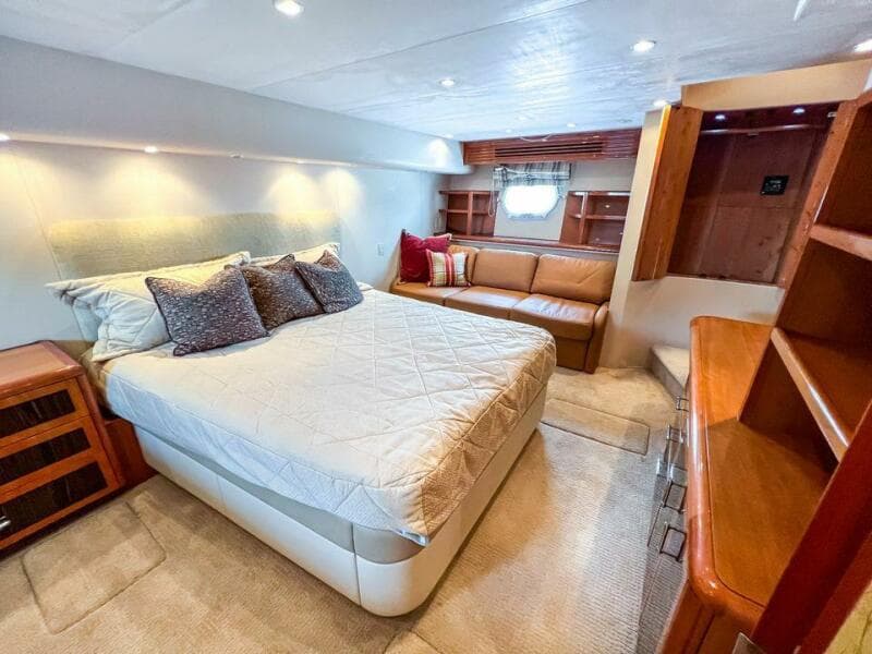 2007 Hatteras 68 Convertible