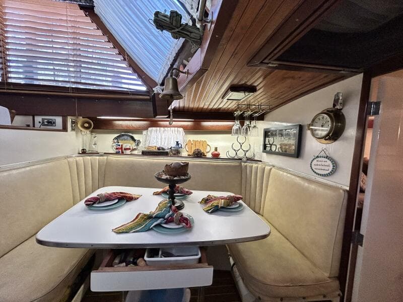 1962 Matthews 42 Double Cabin