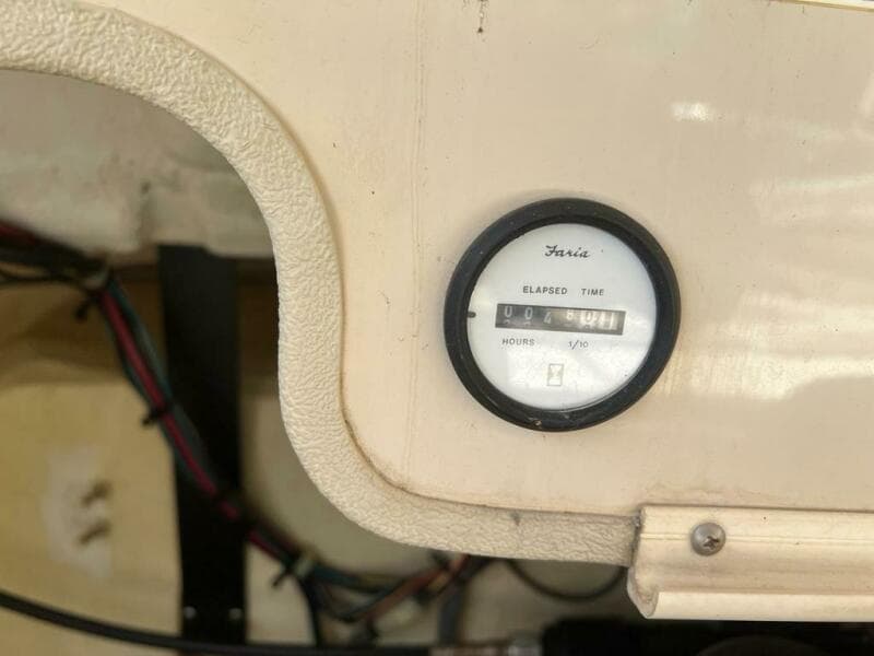 2005 Glastron GX235