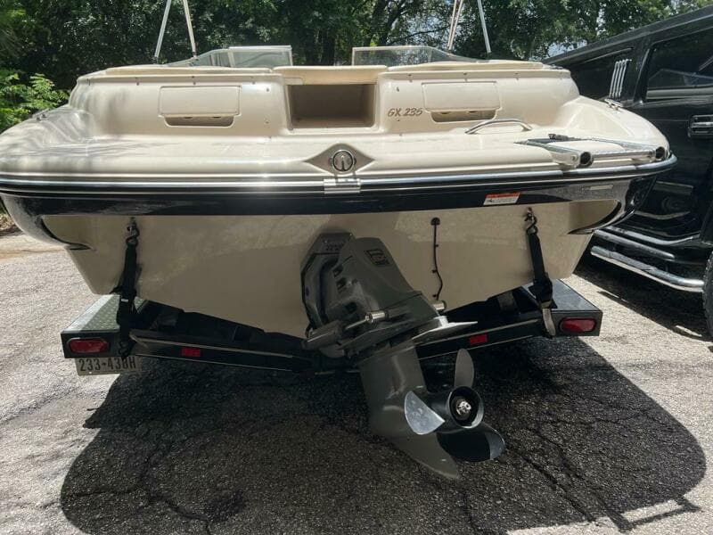 2005 Glastron GX235