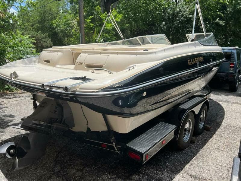2005 Glastron GX235
