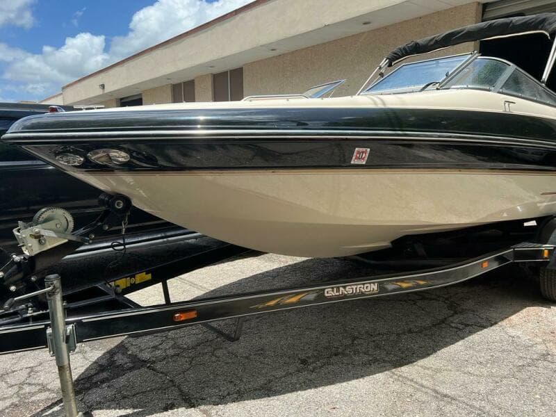 2005 Glastron GX235
