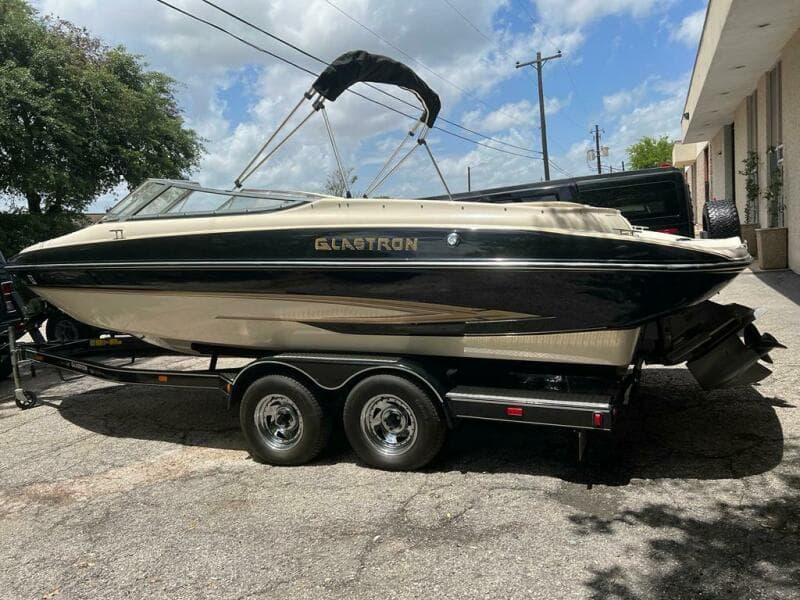 2005 Glastron GX235