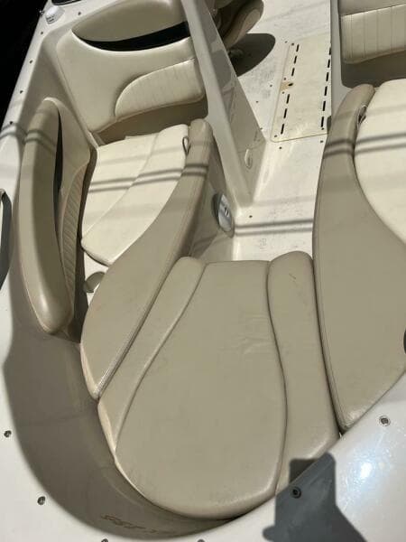 2005 Glastron GX235