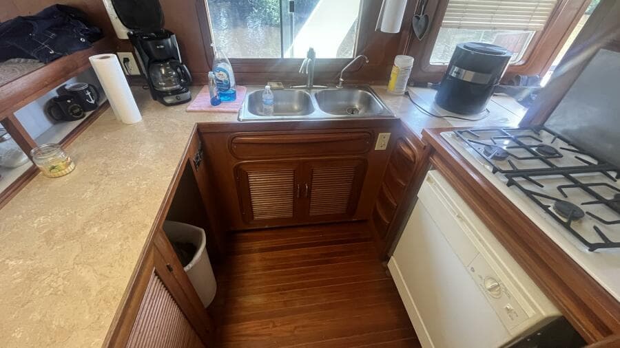 1986 Marine Trader Med Yacht 62 Yachtfish