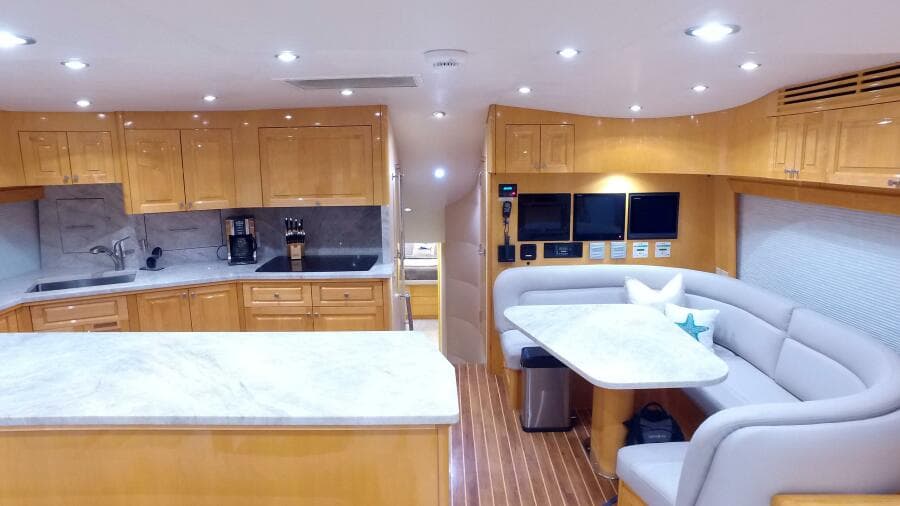 2006 Hatteras 68 Convertible