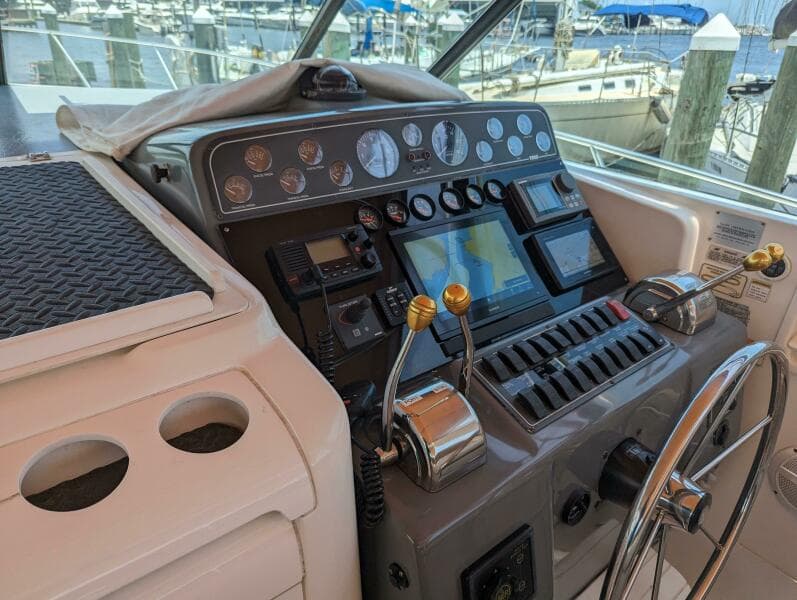 2000 Tiara Yachts 3500 Express