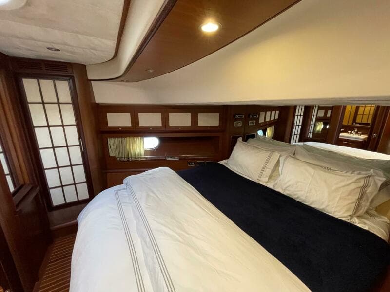 2006 Mochi Craft 74' Dolphin