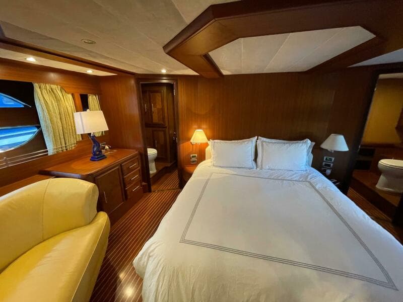 2006 Mochi Craft 74' Dolphin
