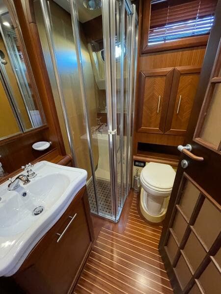 2006 Mochi Craft 74' Dolphin