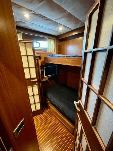 2006 Mochi Craft 74' Dolphin