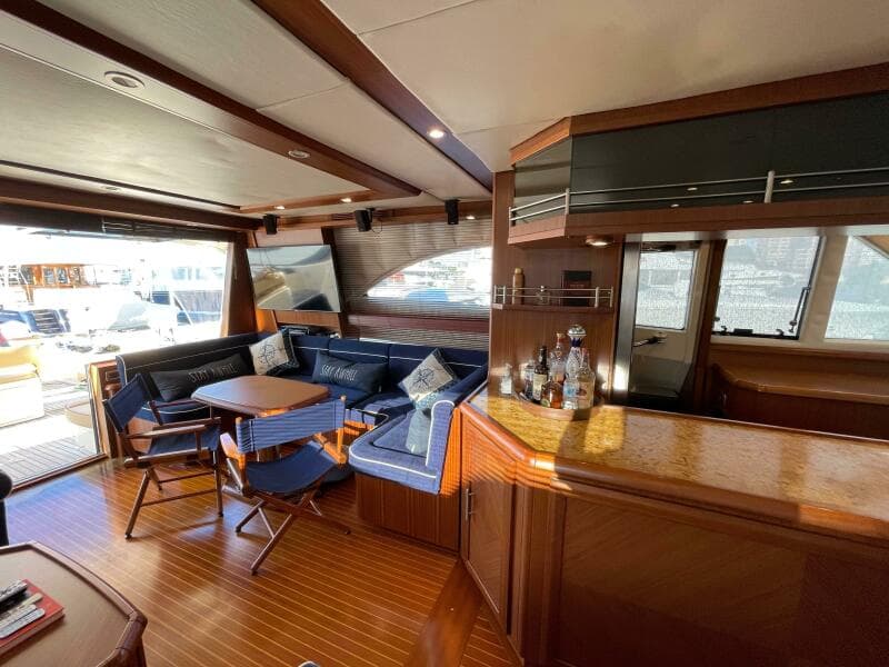 2006 Mochi Craft 74' Dolphin