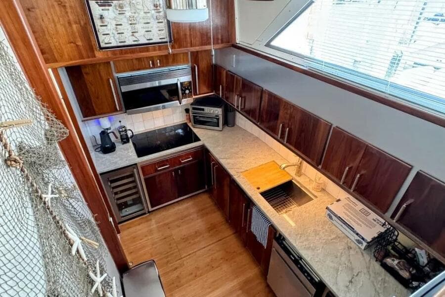 1986 Bertram 58 Flybridge Motor Yacht