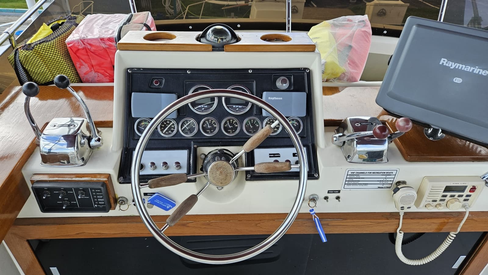 1971 Chris-Craft 47 Commander