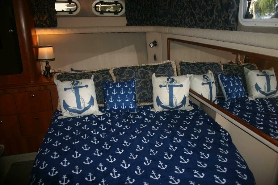 2001 Cruisers Yachts 3750 Motor Yacht