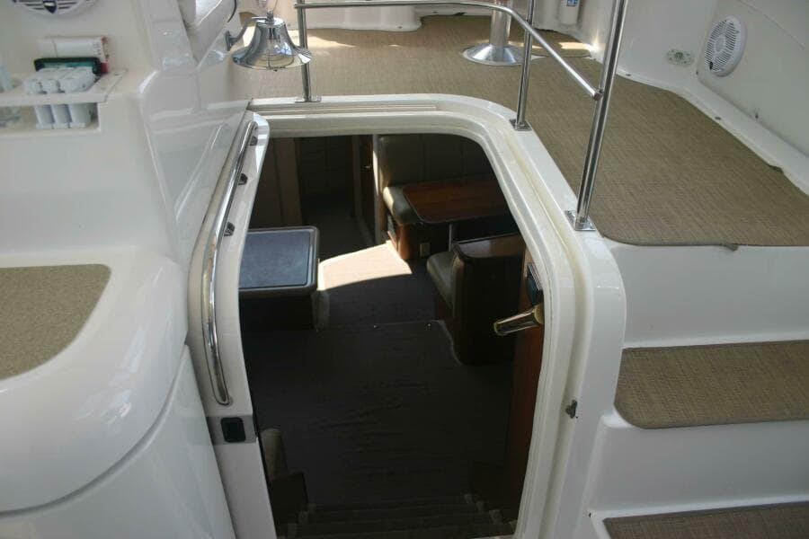 2001 Cruisers Yachts 3750 Motor Yacht