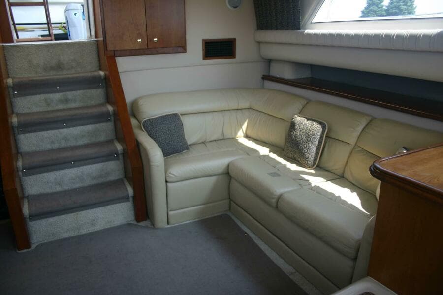 2001 Cruisers Yachts 3750 Motor Yacht