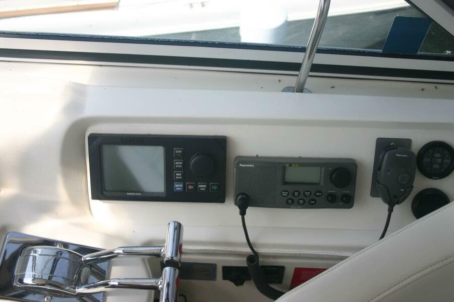 2001 Cruisers Yachts 3750 Motor Yacht