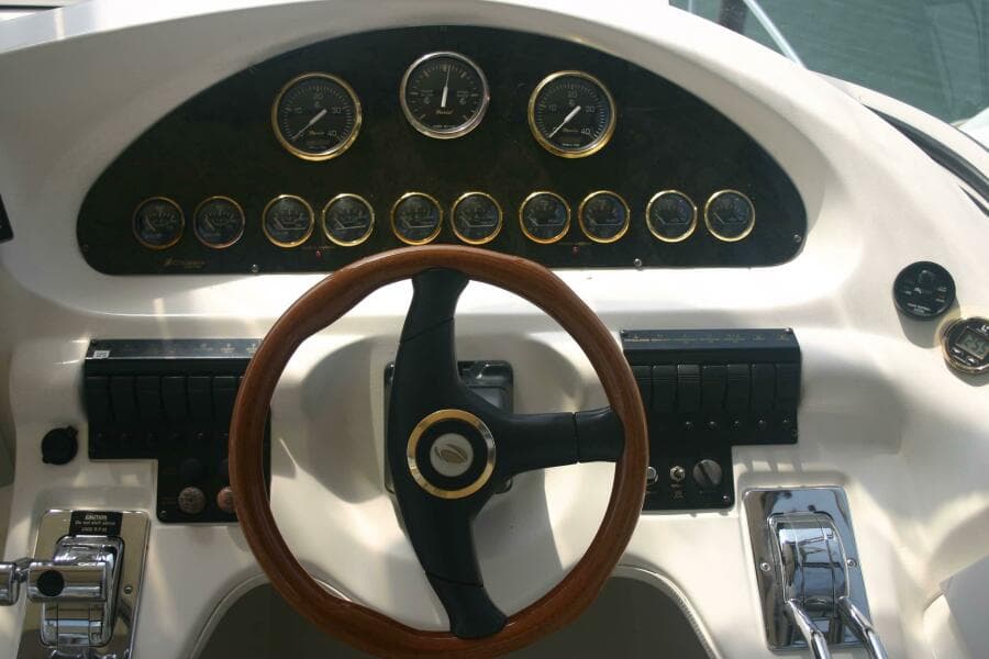 2001 Cruisers Yachts 3750 Motor Yacht