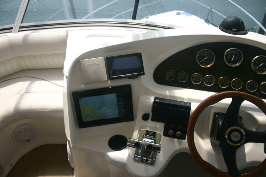 2001 Cruisers Yachts 3750 Motor Yacht