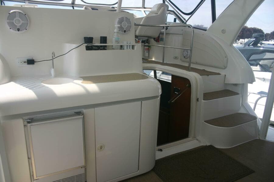 2001 Cruisers Yachts 3750 Motor Yacht