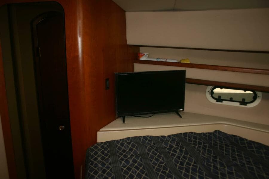 2001 Cruisers Yachts 3750 Motor Yacht