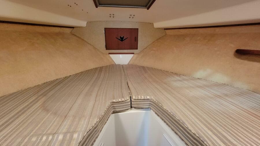 1983 Bertram 33 Flybridge Cruiser