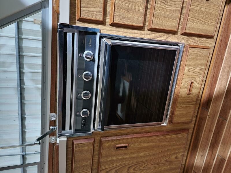 1983 Bertram 33 Flybridge Cruiser