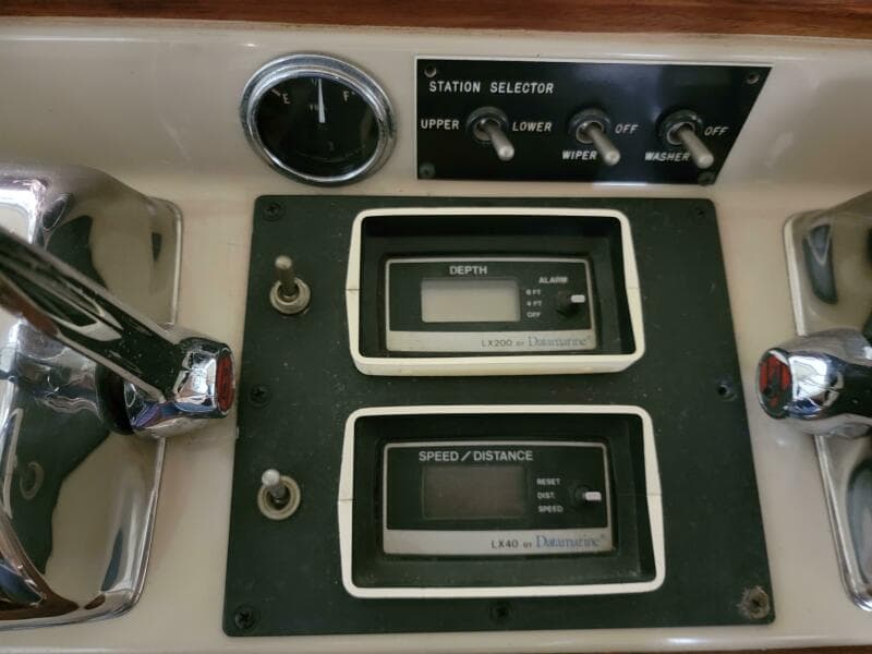 1983 Bertram 33 Flybridge Cruiser