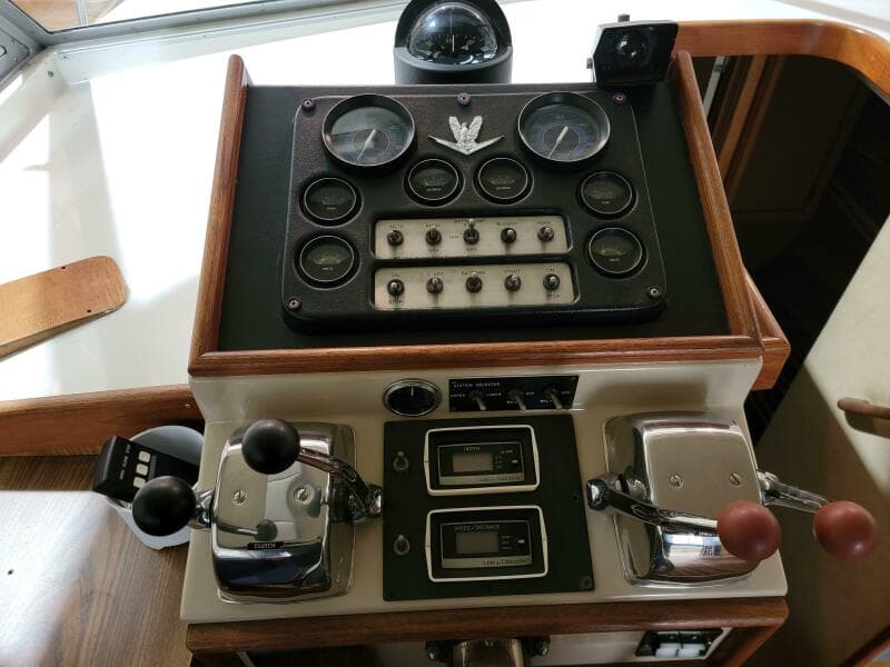 1983 Bertram 33 Flybridge Cruiser