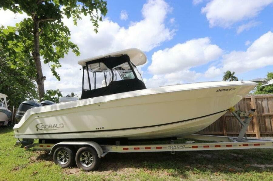 2017 Robalo R260 Center Console