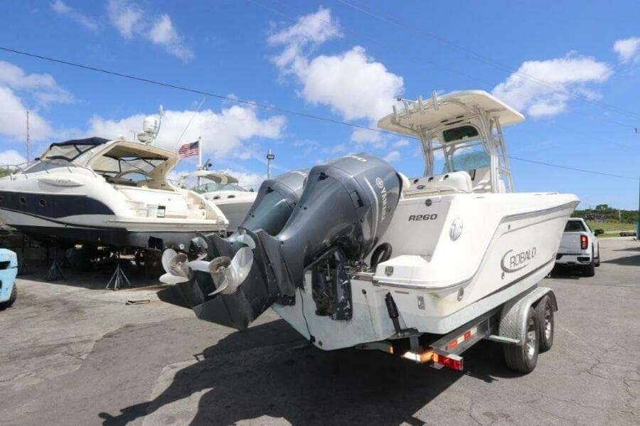 2017 Robalo R260 Center Console
