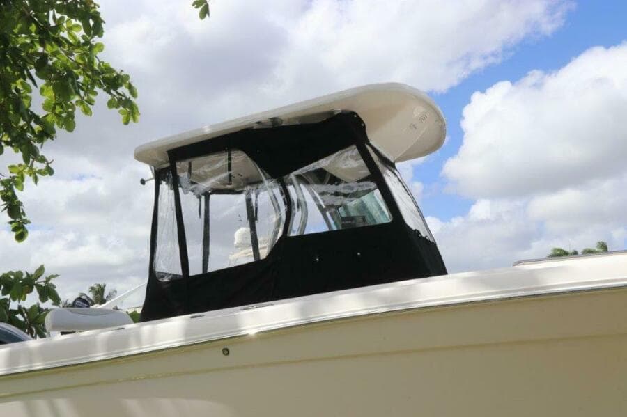 2017 Robalo R260 Center Console