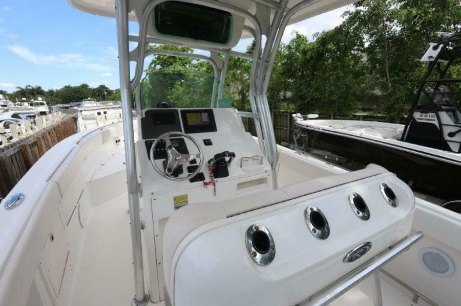 2017 Robalo R260 Center Console