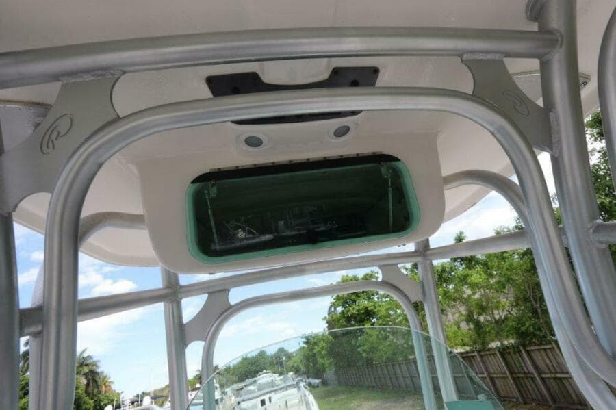 2017 Robalo R260 Center Console