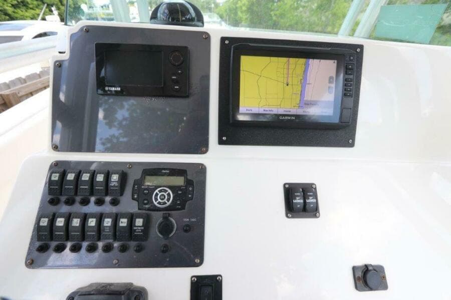 2017 Robalo R260 Center Console