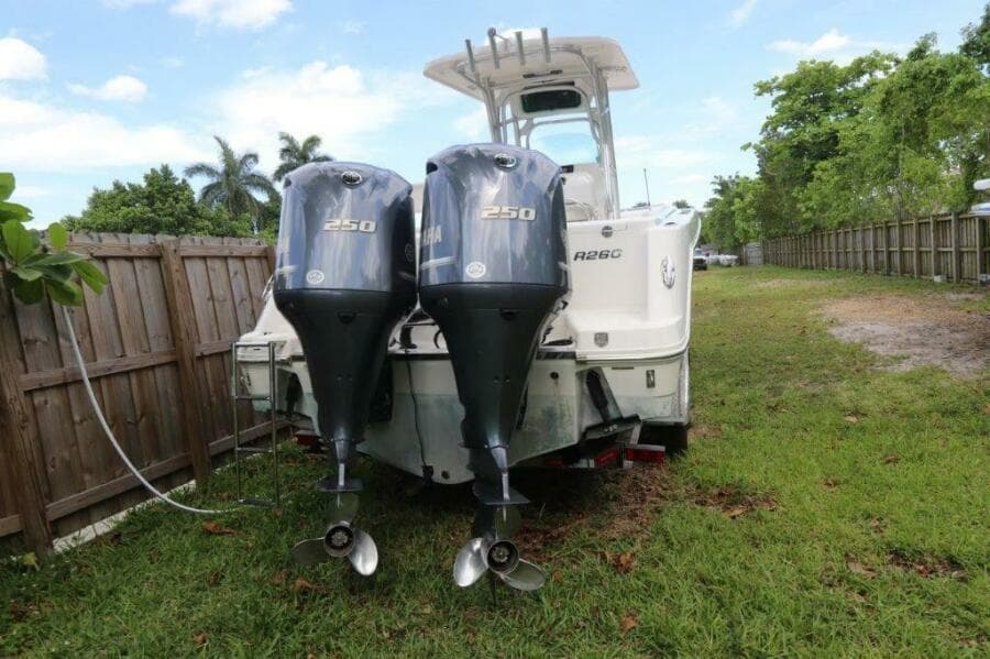 2017 Robalo R260 Center Console