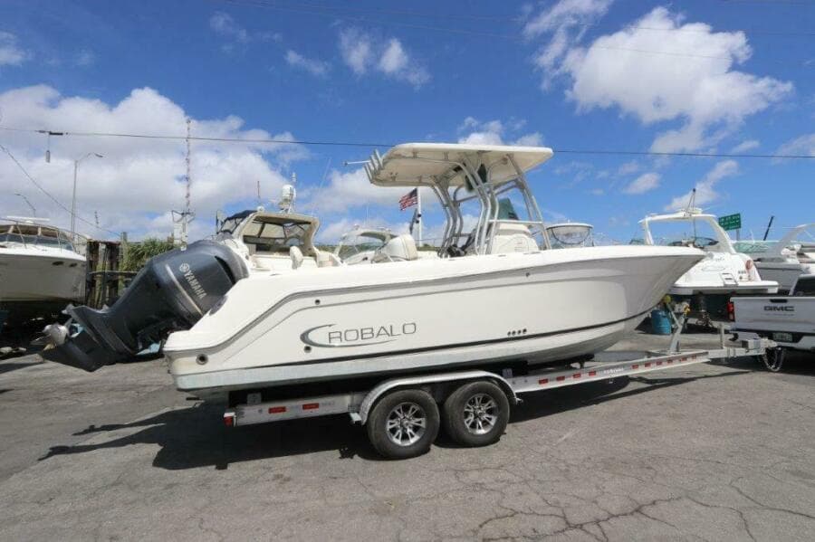 2017 Robalo R260 Center Console