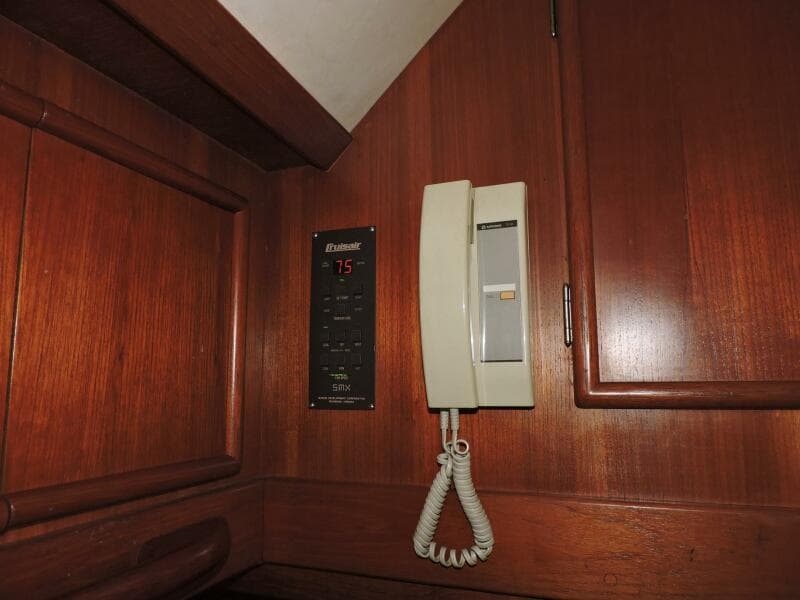 32 AC Pannel Phone To Helm