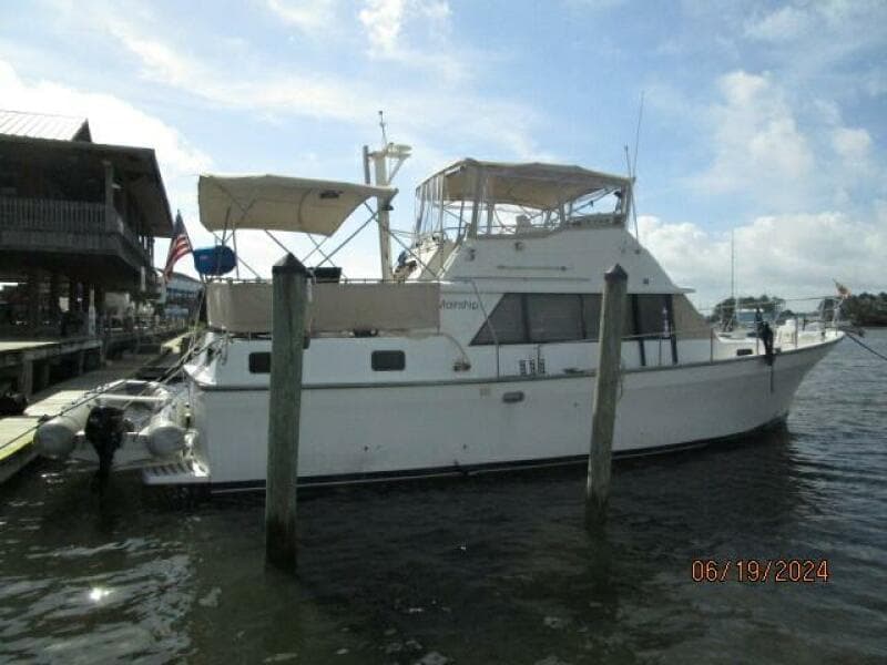 40' Mainship starboard profile