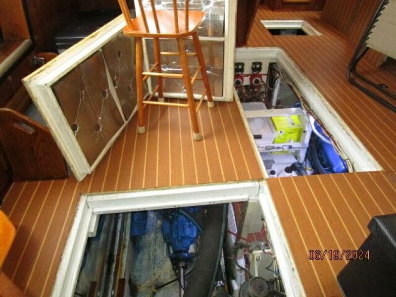 40' Mainship engine room access