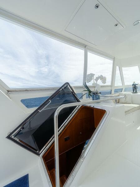 Flybridge access to Galley