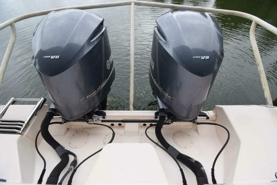 2016 Grady-White Express 330