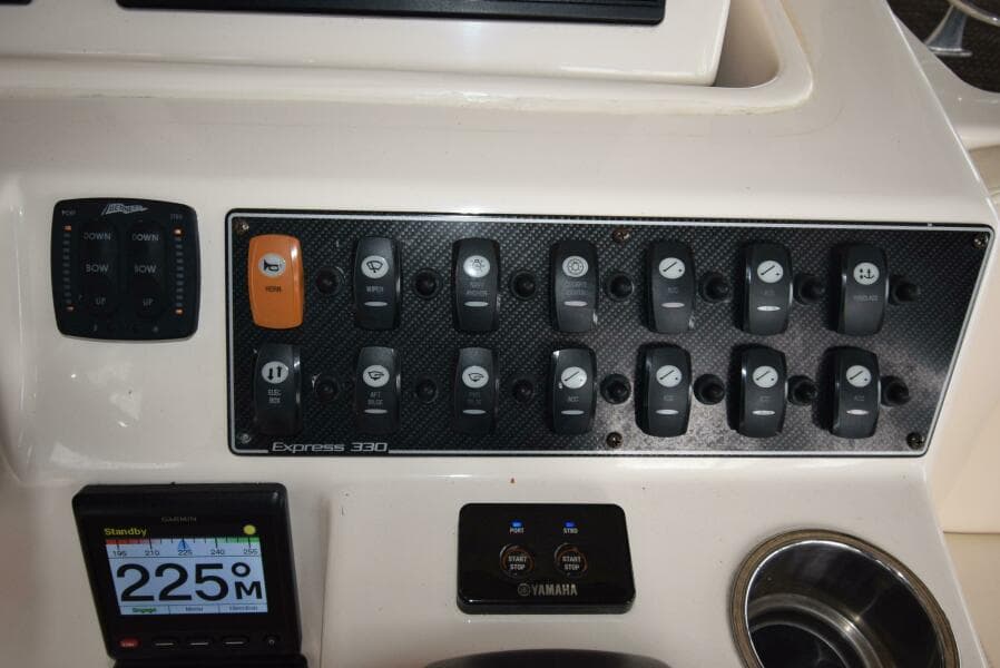2016 Grady-White Express 330