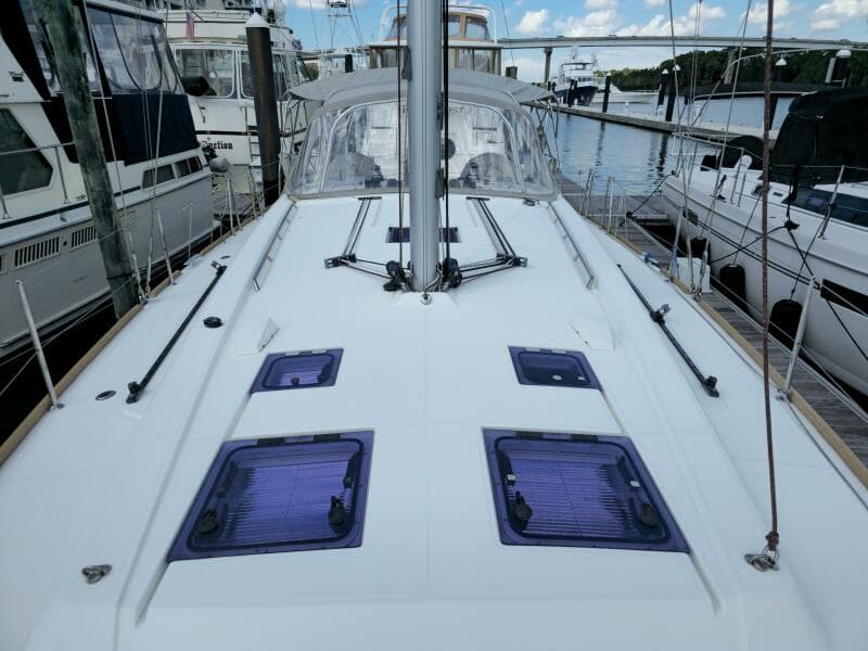 2017 Beneteau Oceanis 45 - Foredeck