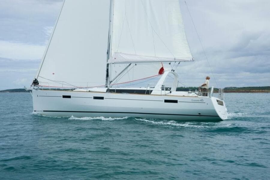 2017 Beneteau Oceanis 45 - Profile Sailing