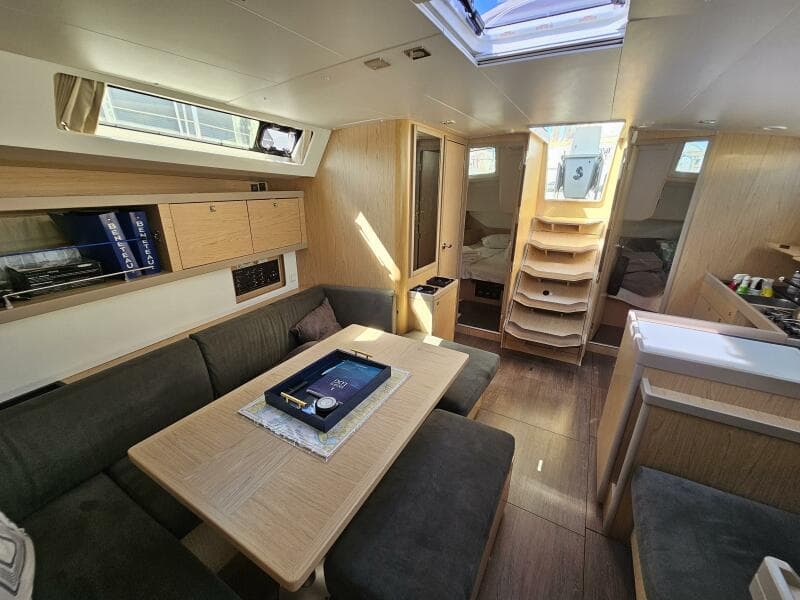 2017 Beneteau Oceanis 45 - Salon